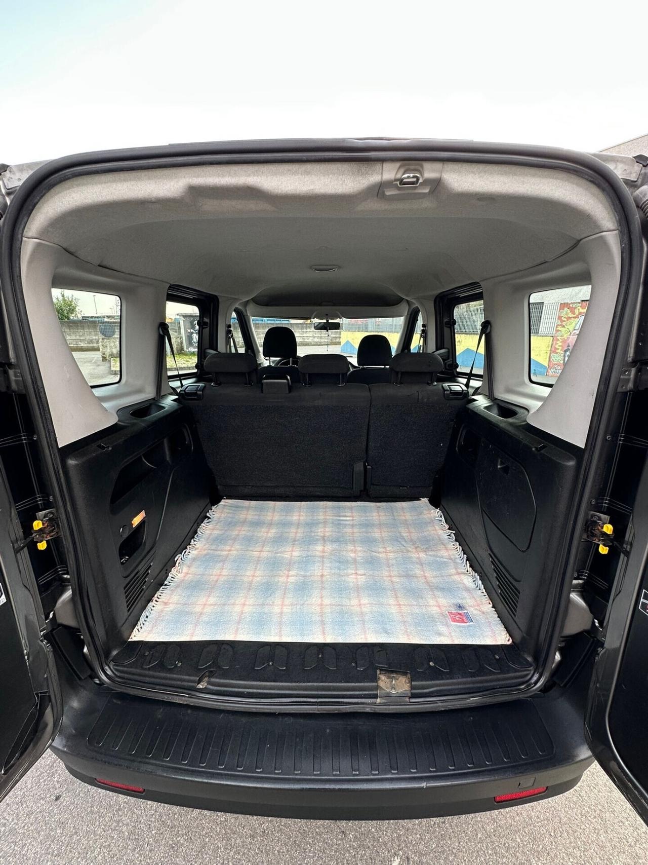 Fiat doblo 5 posti autocarro