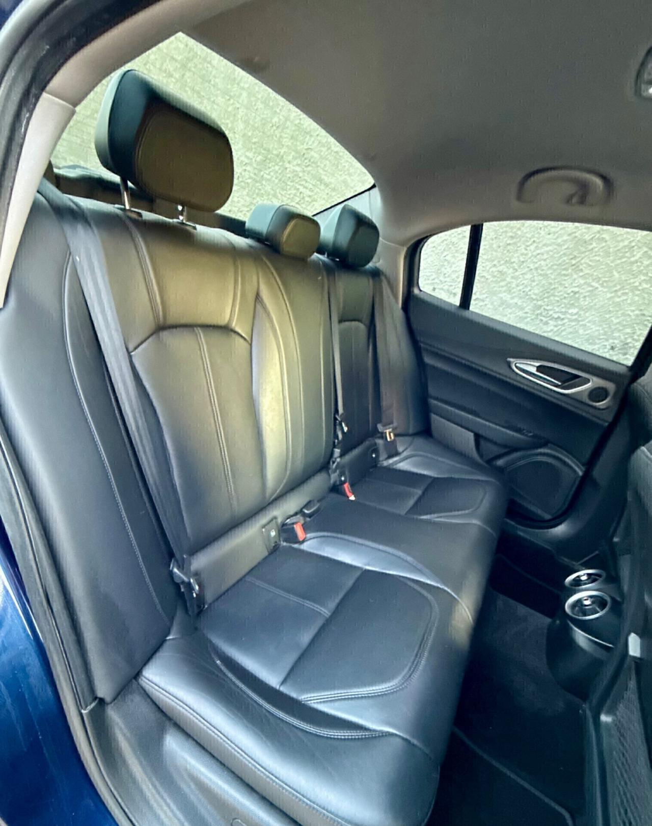 Alfa Romeo Giulia 2.2 TD 180 CV,LED+Xeno,Navi,Retrocam.,Pelle,ecc.