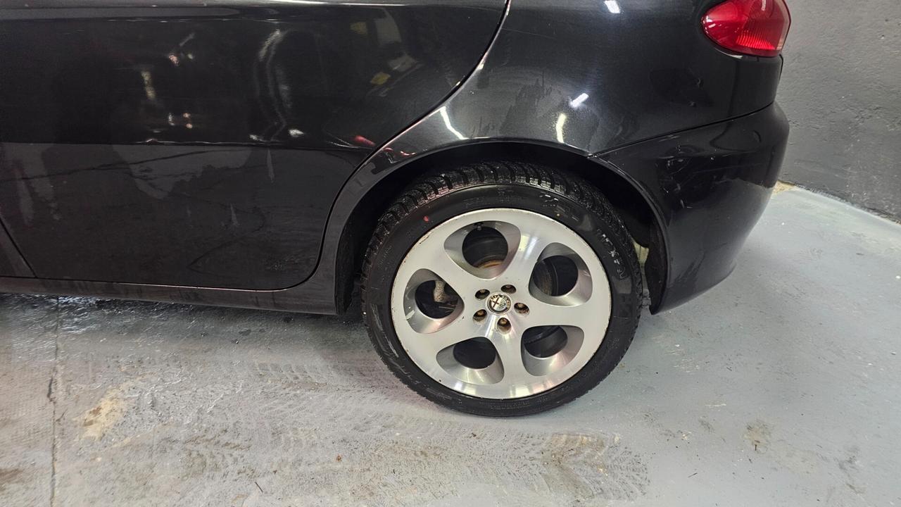 Alfa Romeo 147 1.6 16V TS (105) 5 porte Distinctive