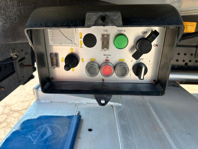 Motrice Mercedes Actros coibentato