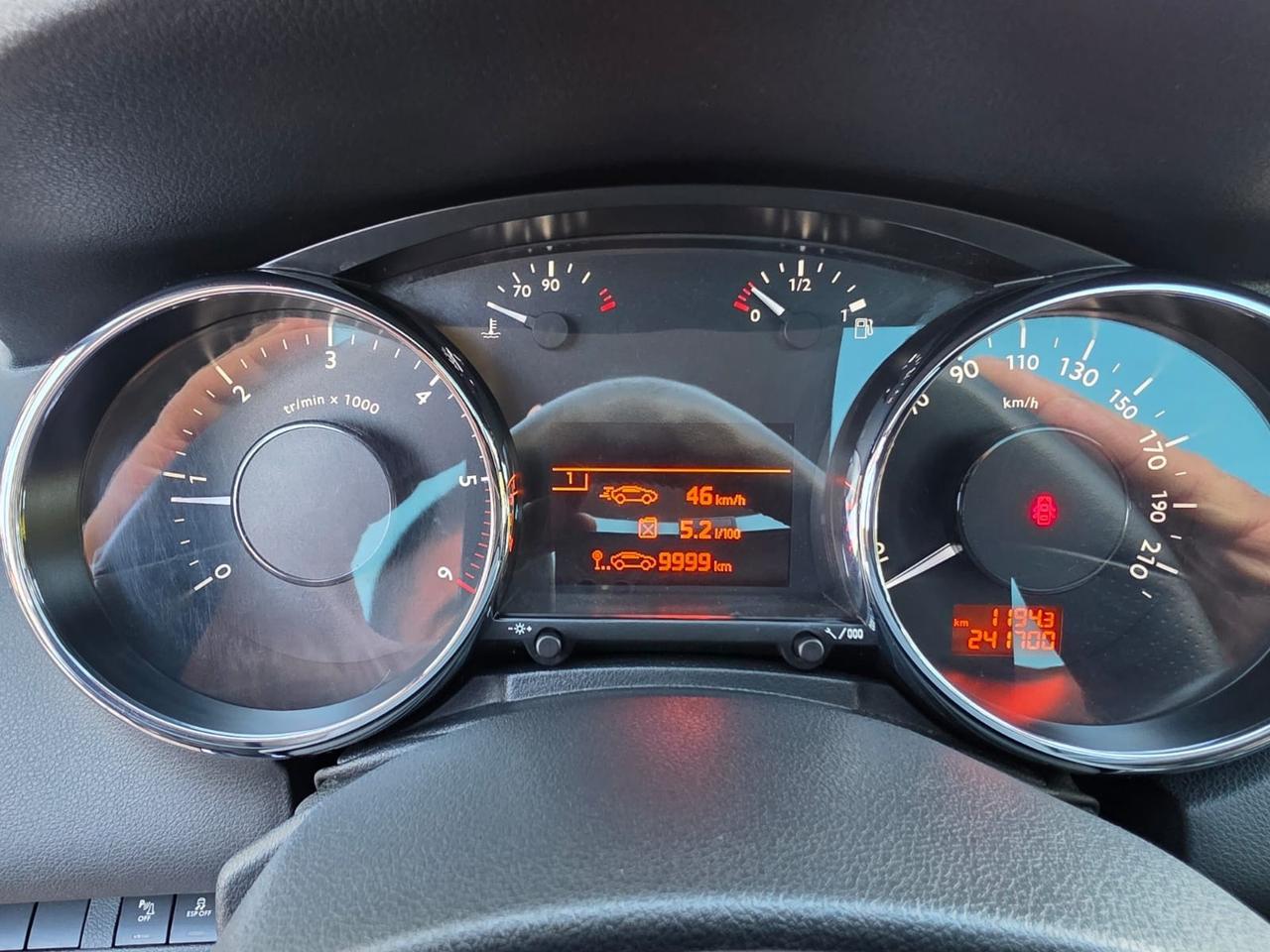 Peugeot 5008 1.6 HDi 110CV Féline