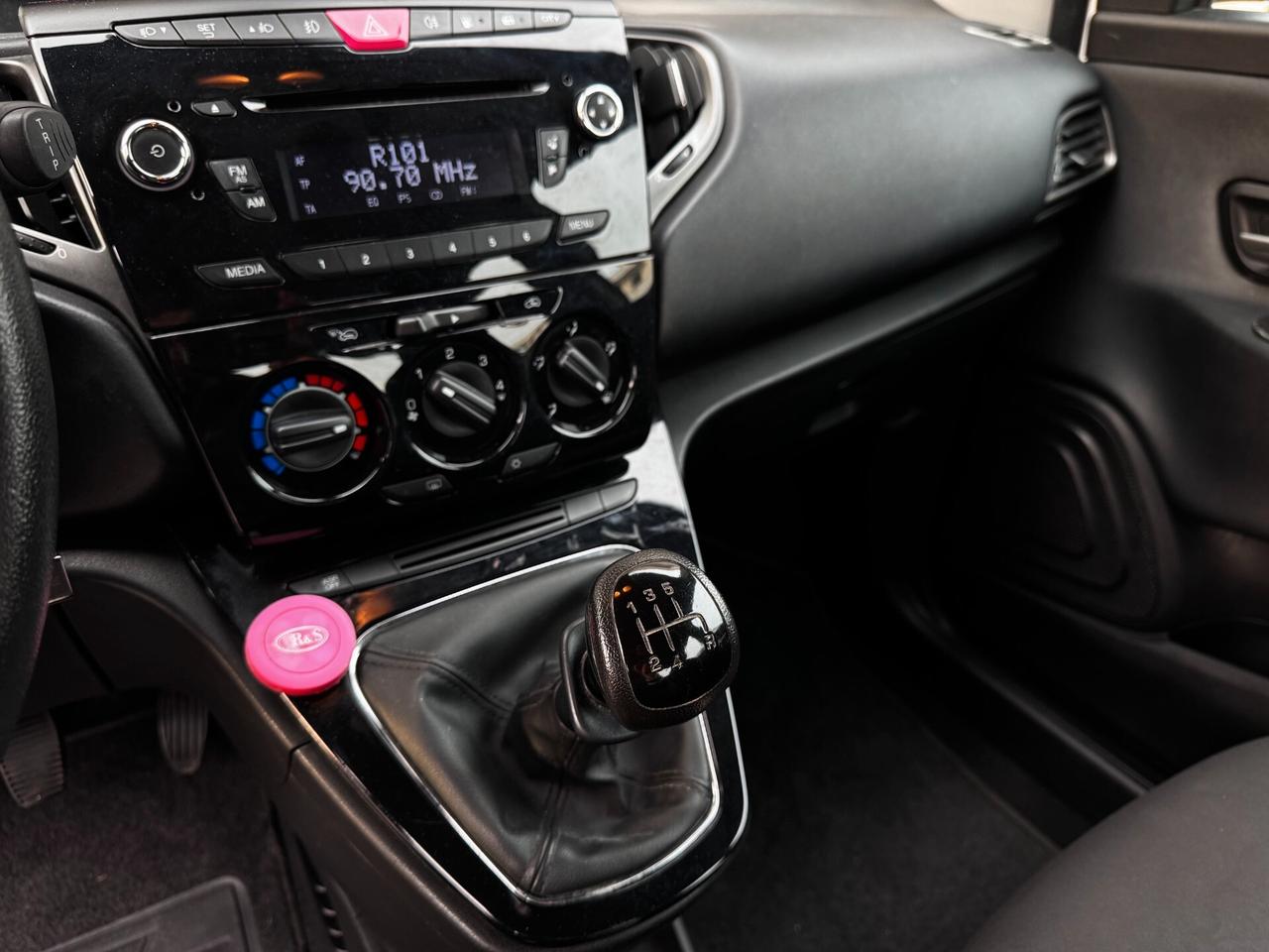 Lancia Ypsilon 0.9 TwinAir 85 CV 5 porte Metano Ecochic Elefantino