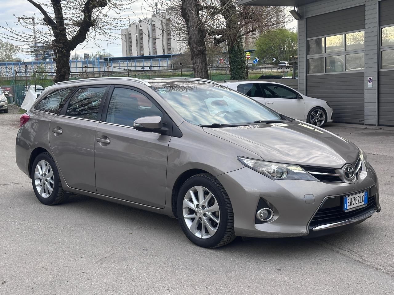 Toyota Auris Touring Sports 1.4 D-4D Lounge
