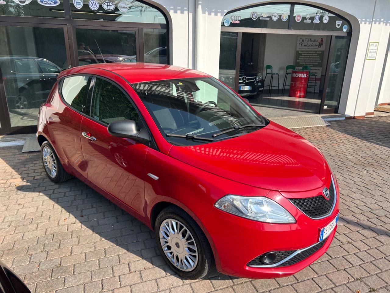 Lancia Ypsilon 1.2 69 CV 5 porte Platinum