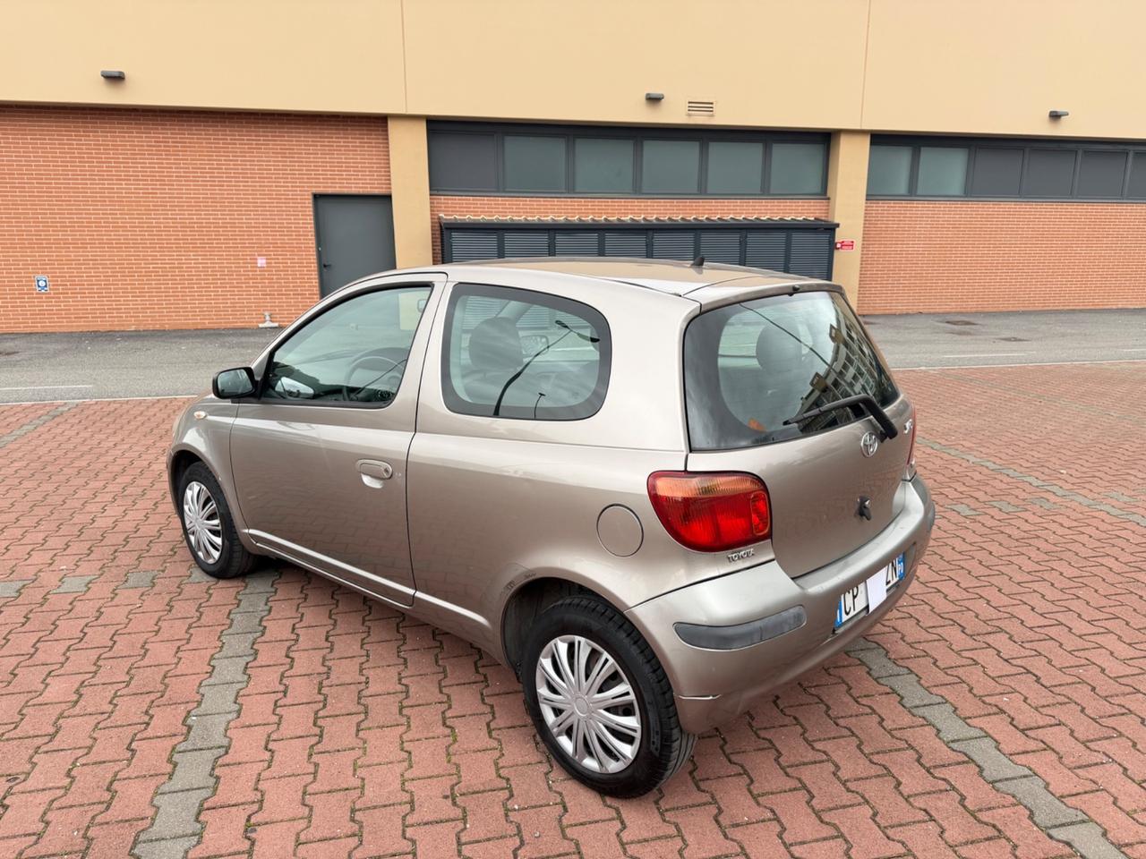 Toyota Yaris 1.0i 3p Sol