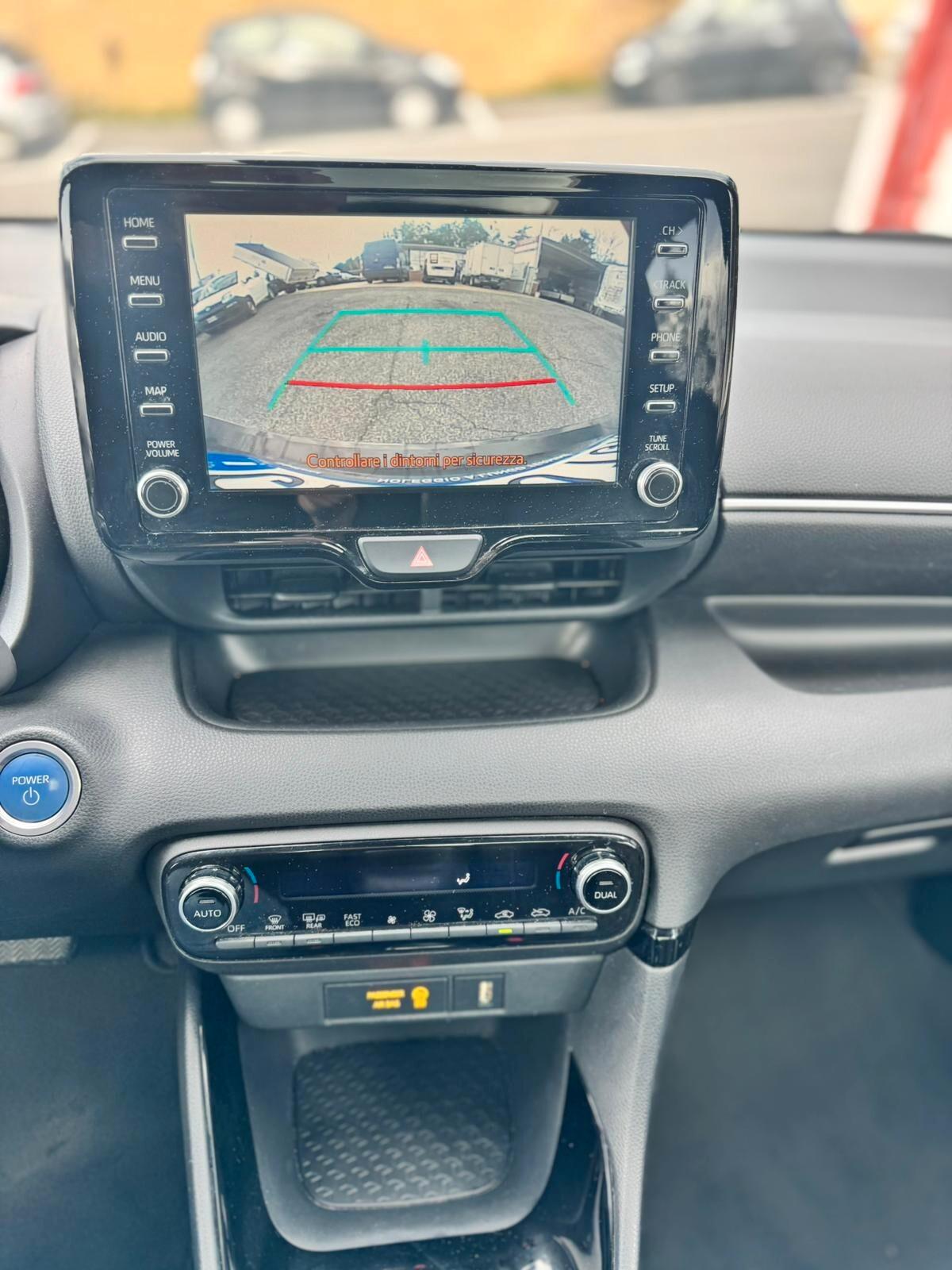 Toyota Yaris 1.5 Hybrid 5 porte Lounge tetto panoramico