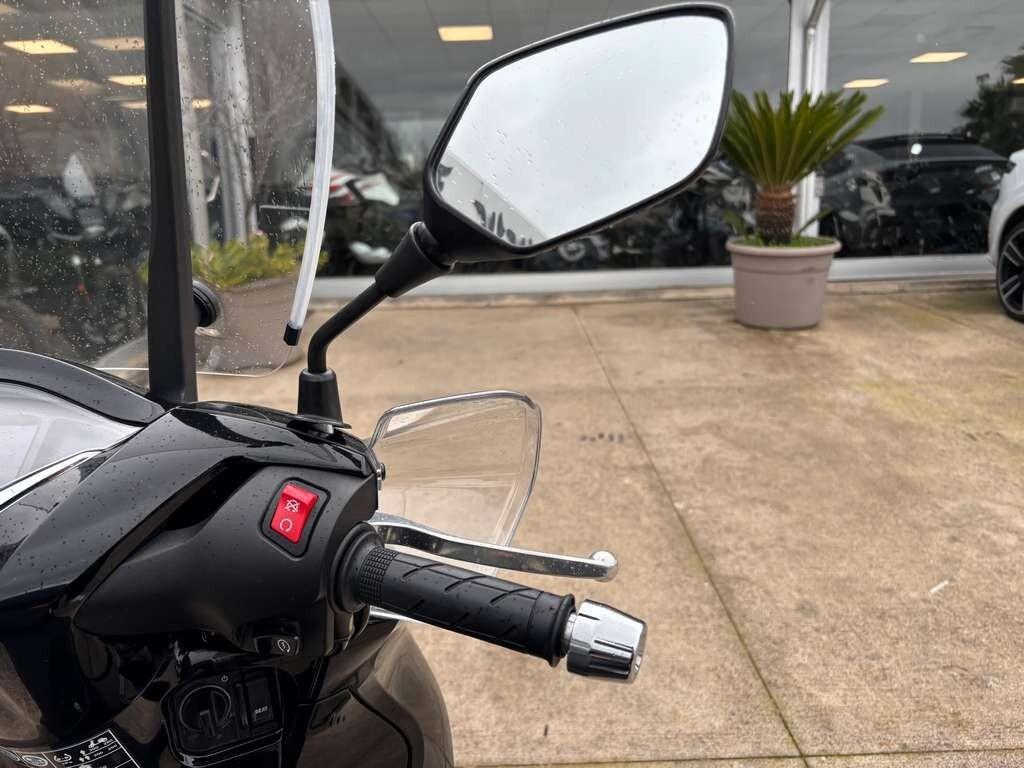 Honda SH 350 2024 / KM 12.000 Tuo a solo 59 Euro al mese