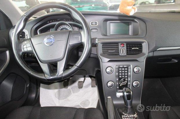 VOLVO V40 D2 Business