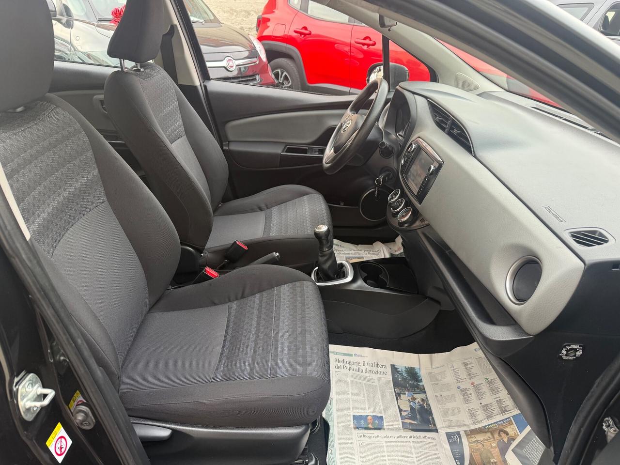 Toyota Yaris 1.0benzina 5porte LOUNGE - 2017