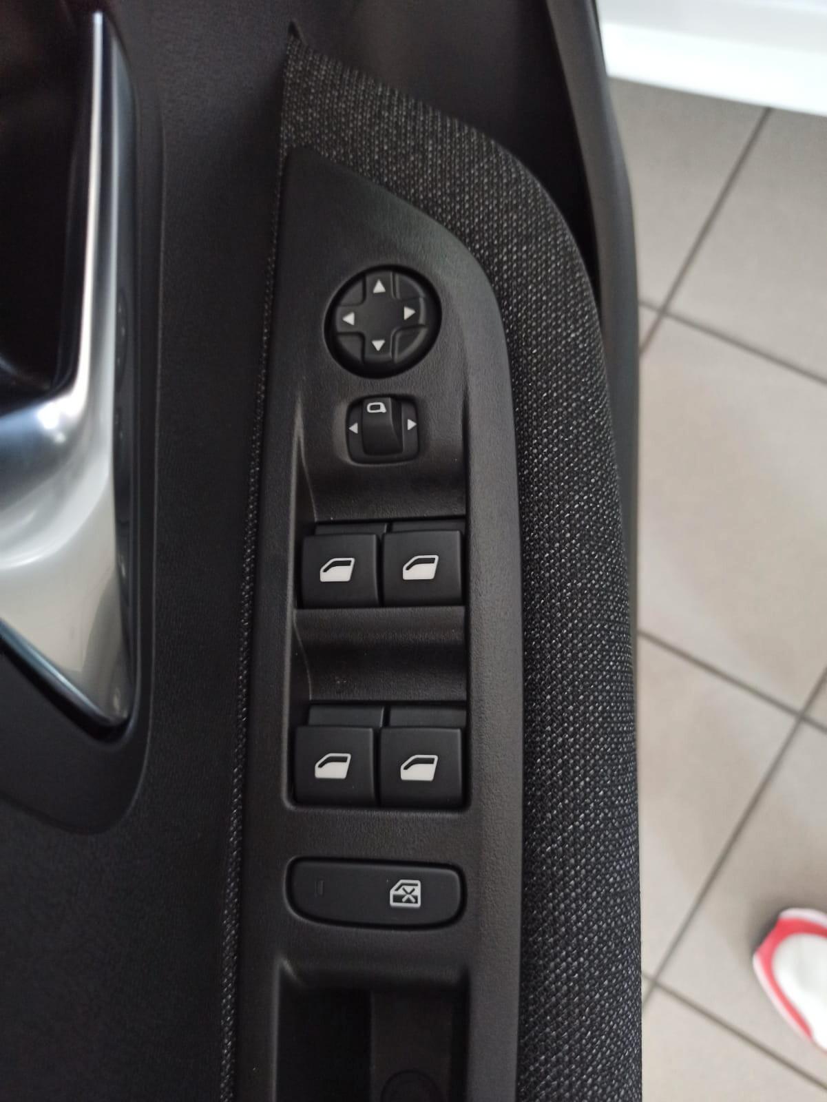 Peugeot 208 Hybrid 110 e-DCS6 Style