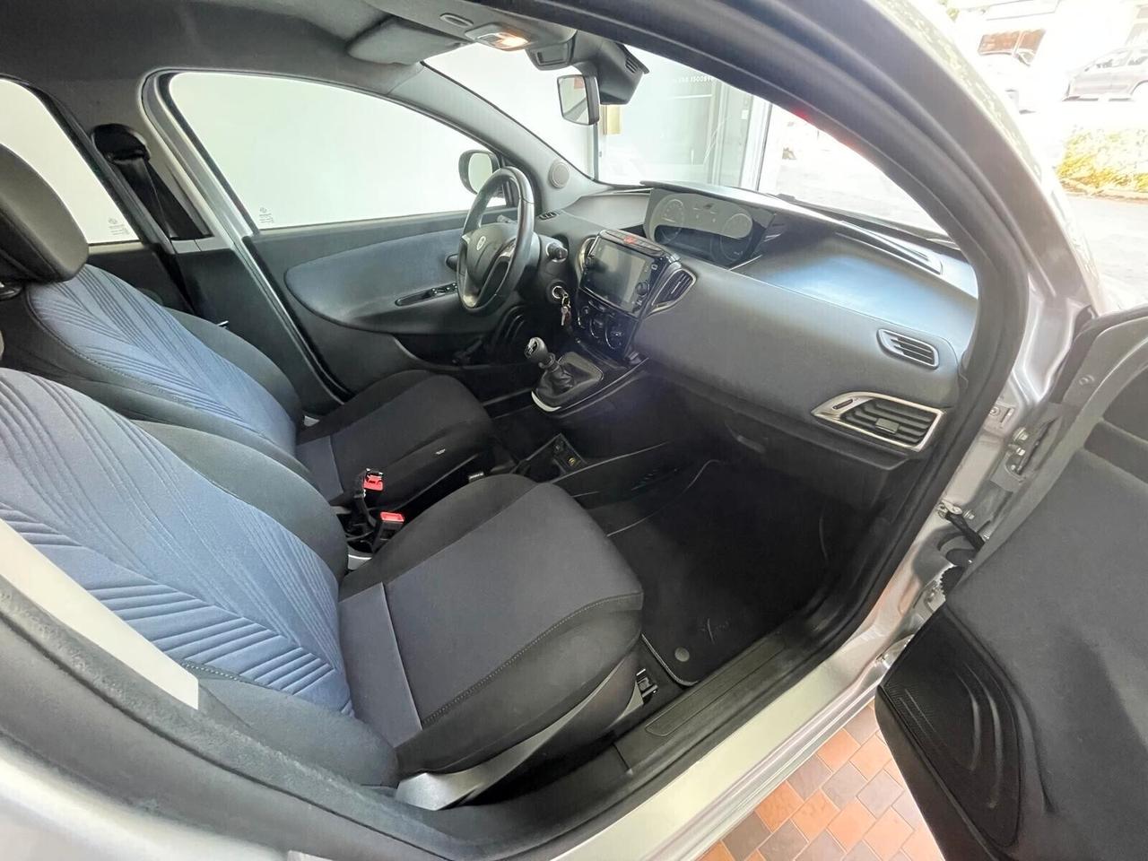 Lancia Ypsilon 1.0 FireFly 5 porte S&S Hybrid Ecochic Gold