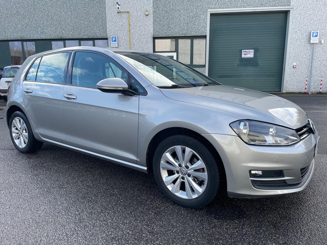 Volkswagen Golf 1.6 TDI 5p.*Navi*Neopatentati*Cerchi*