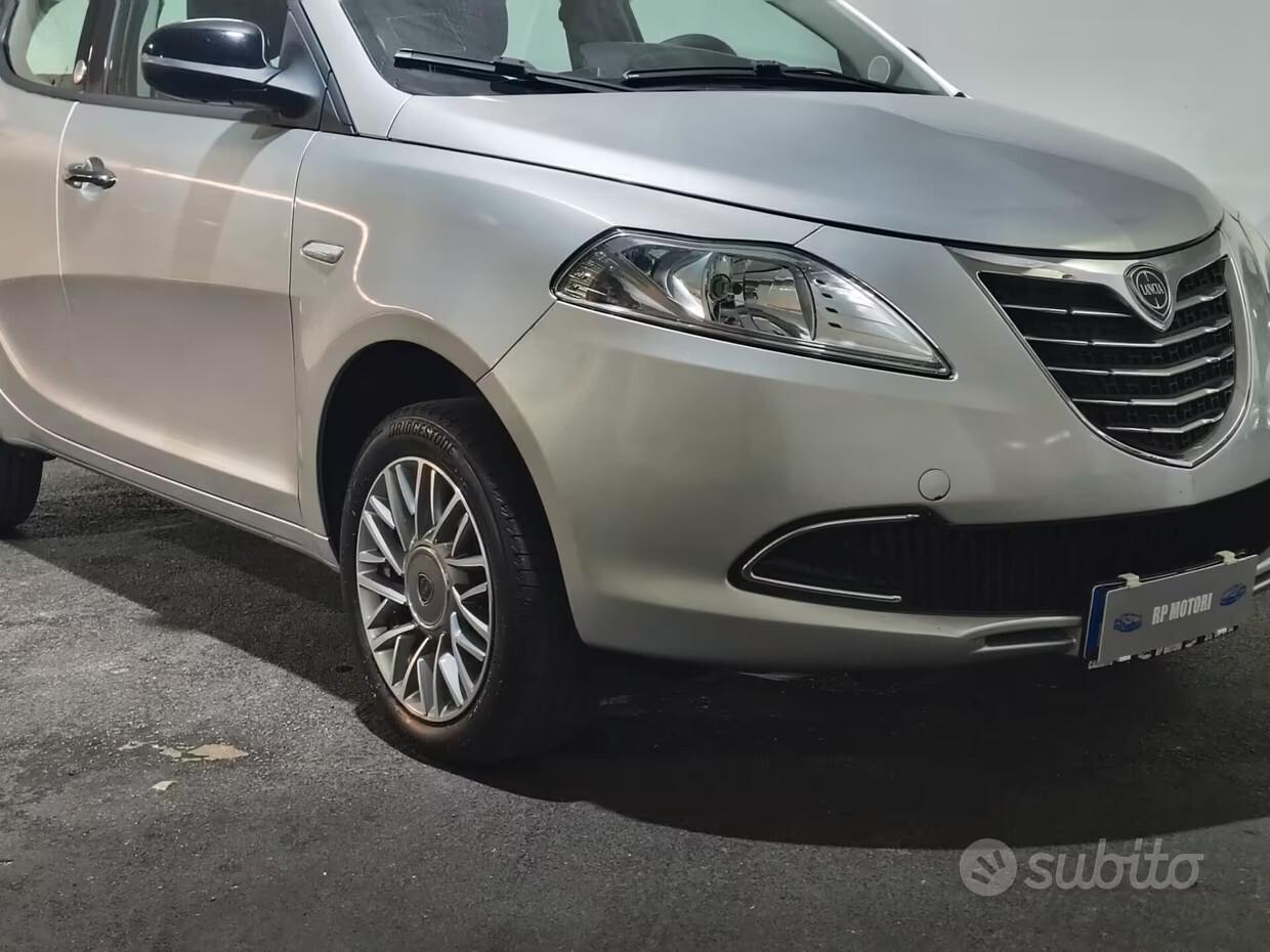 Lancia Ypsilon 0.9 TwinAir 85 CV 5 porte Metano Ecochic Gold
