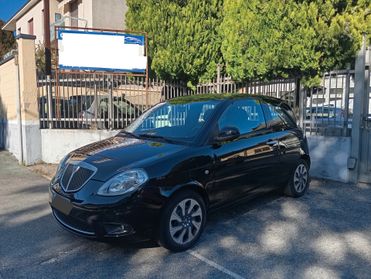 Lancia Ypsilon 1.2 Argento valuto permute