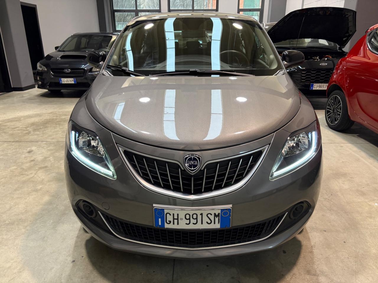 Lancia Ypsilon 1.0 FireFly 5 porte S&S Hybrid Ecochic Silver posti