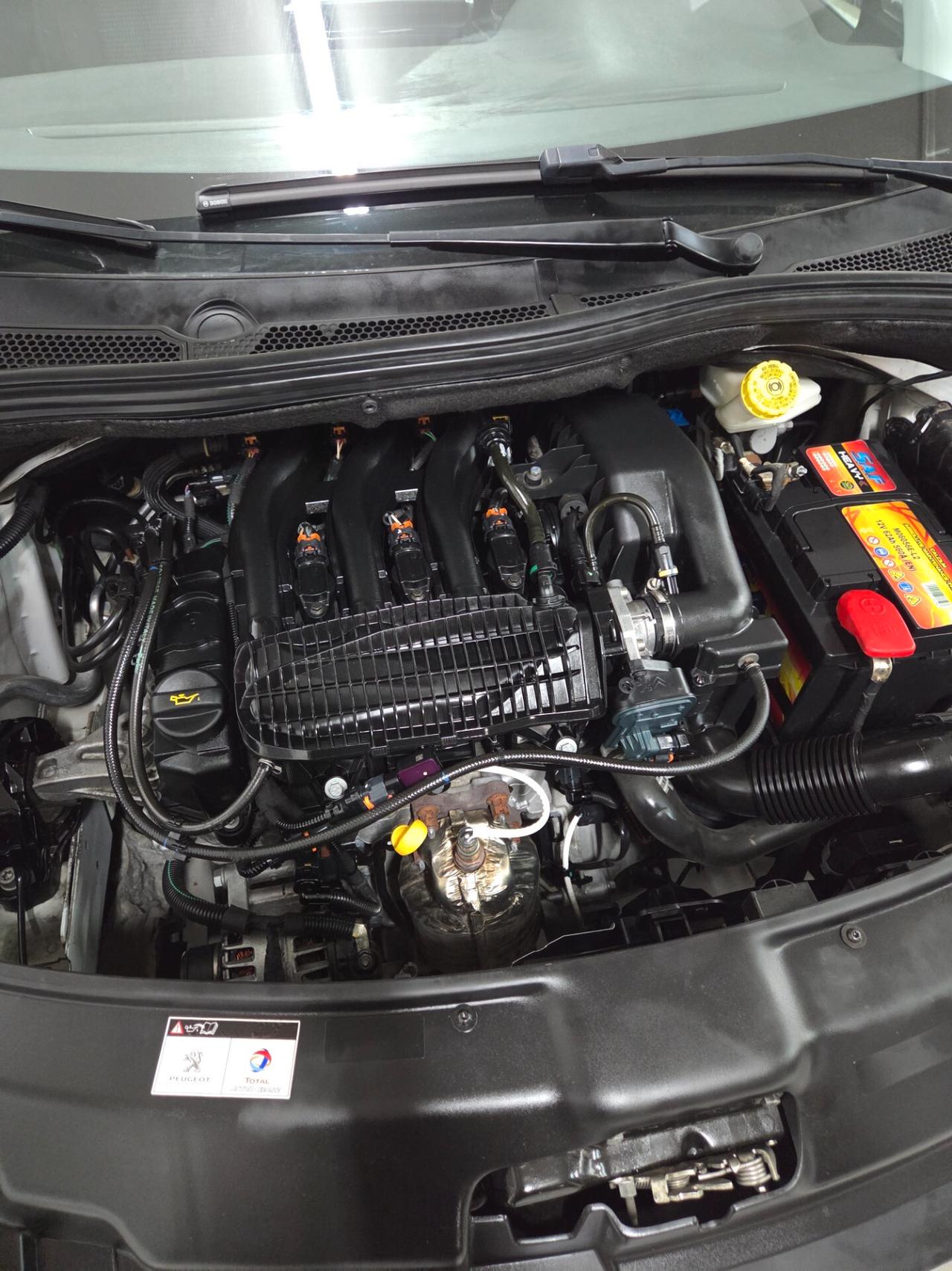 Peugeot 208 PureTech 82 5p. GPL Allure