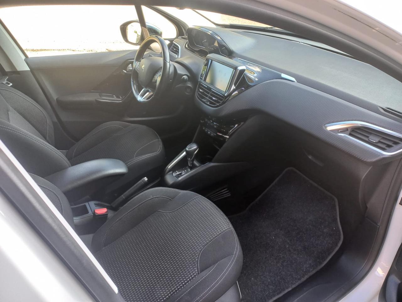 Peugeot 208 GPL + Cambio automatico