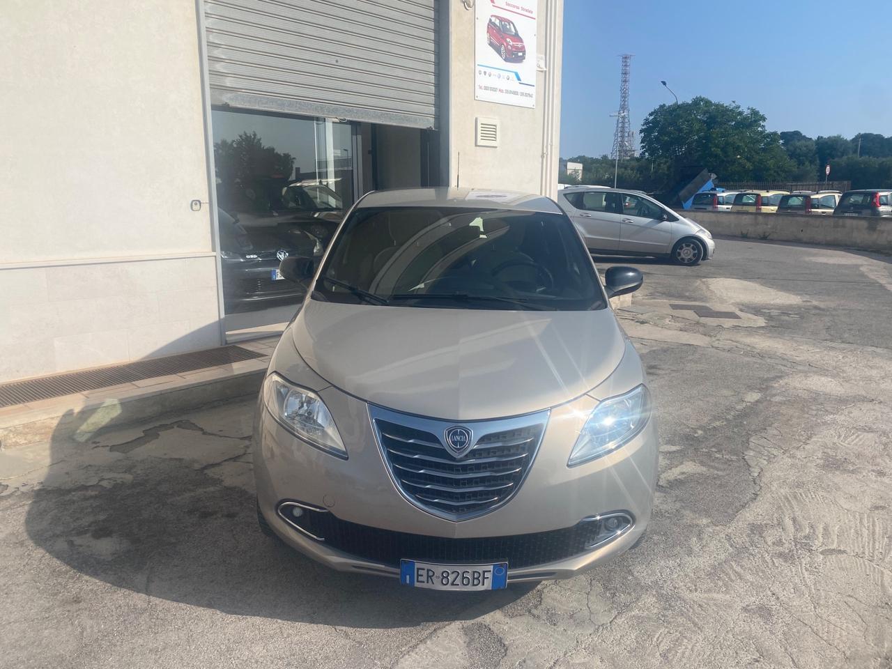 Lancia Ypsilon 0.9 TwinAir 85 CV 5 porte Metano Ecochic Gold