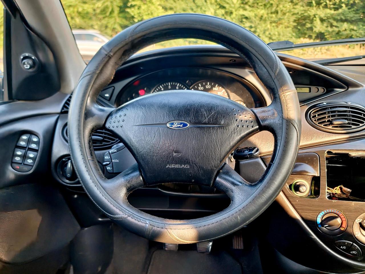 Ford Focus 1.6i 16V cat 5p. Ghia 2001 E3 Manuale