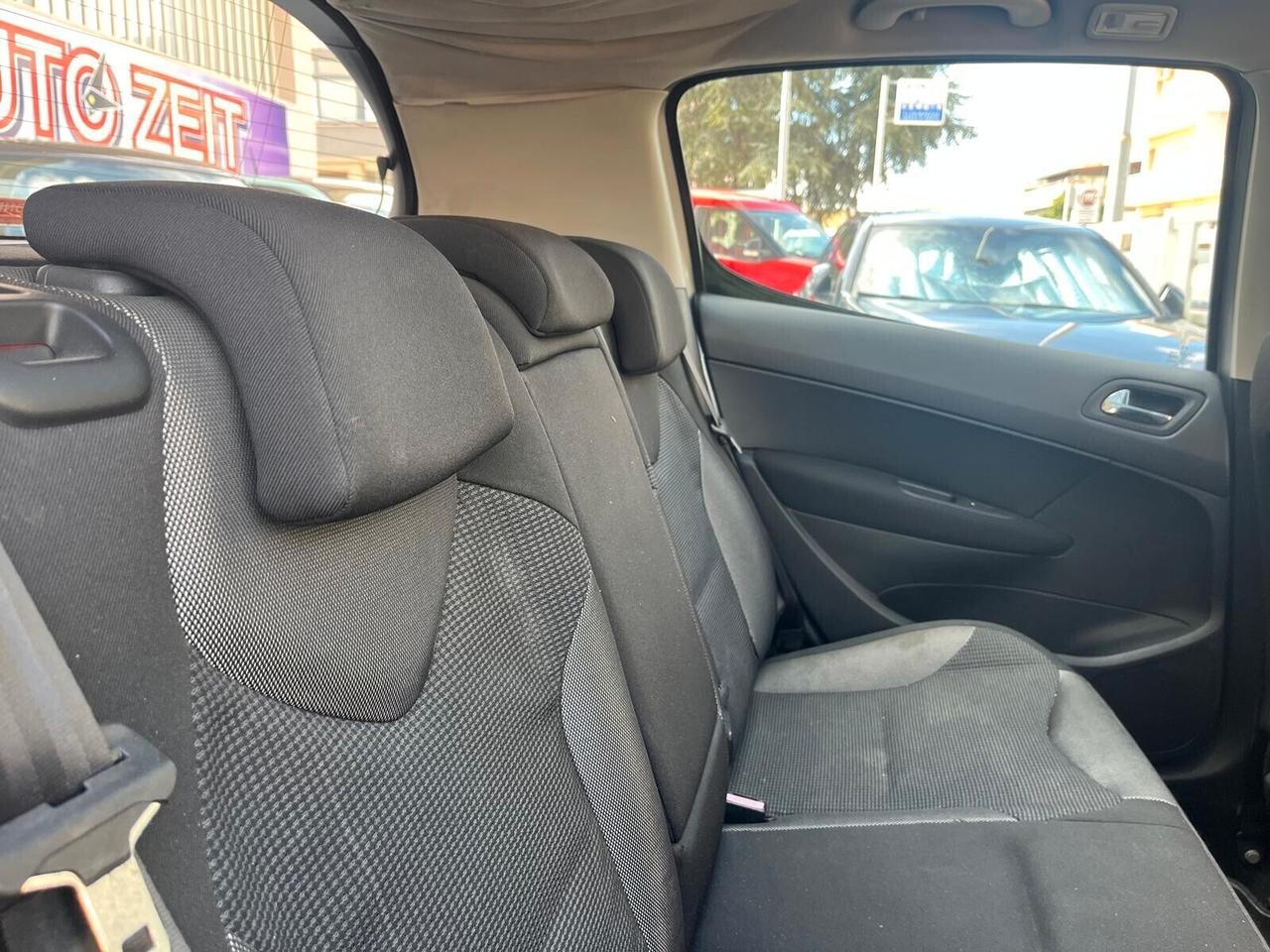 Peugeot 308 1.6 HDi 110CV 5p. Féline (6 Marce)
