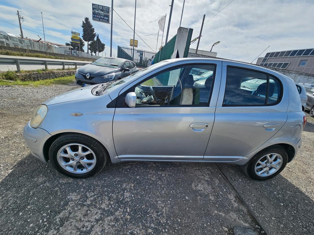 Toyota Yaris 1.0i 16V cat 5 porte Sol