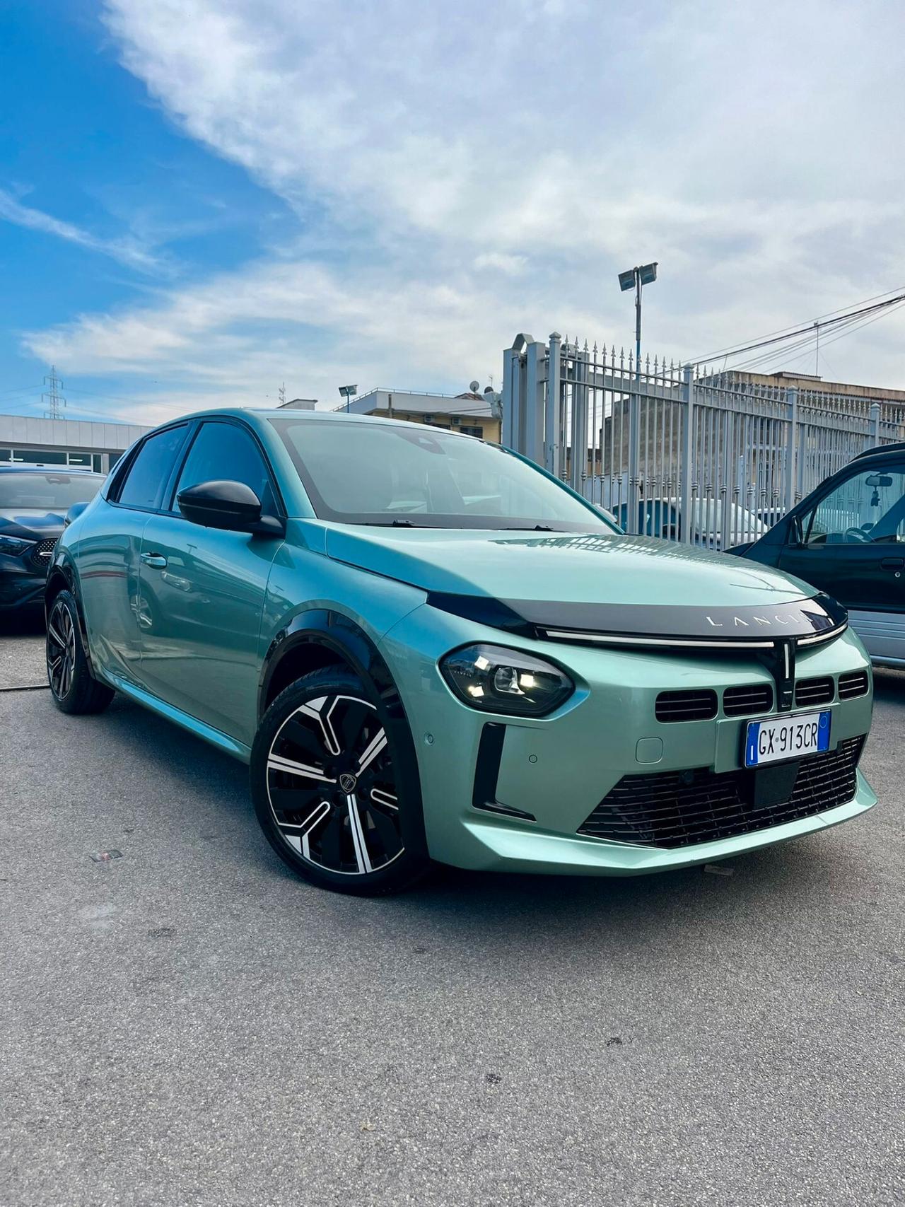 Lancia Ypsilon Hybrid e-DCT Edizione Cassina