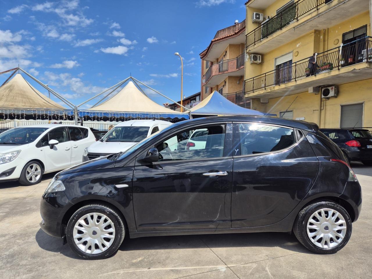 Lancia Ypsilon 1.2 69 CV 5 porte S&S Silver