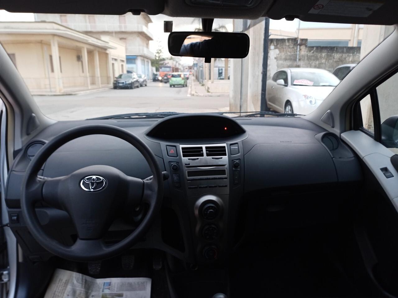 Toyota Yaris 1.0 5 porte Now