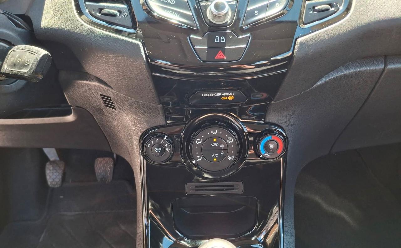 Ford Fiesta 1.5 TDCi 75CV 5 porte Titanium