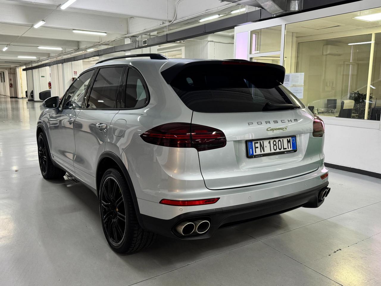 Porsche Cayenne 3.0 e-hybrid S tiptronic