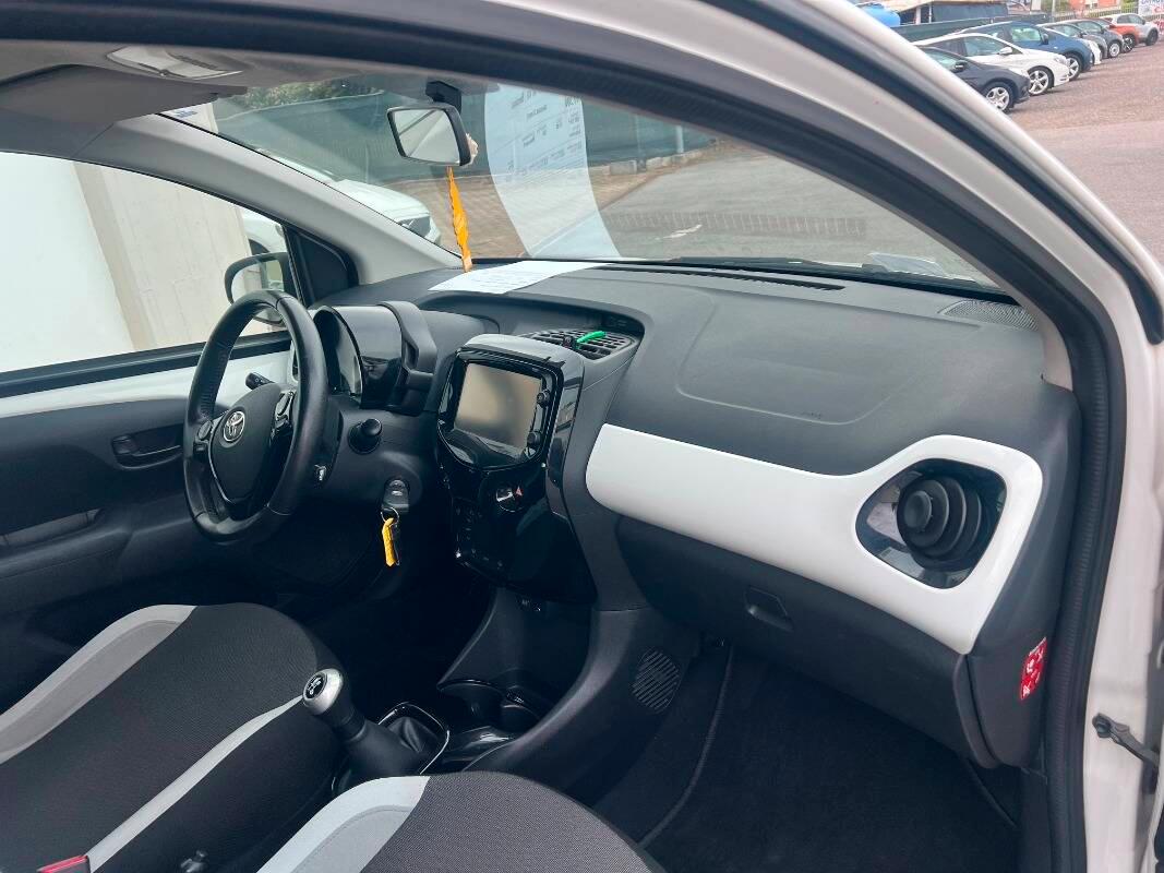 Toyota Aygo 1.0 x-clusiv 5p