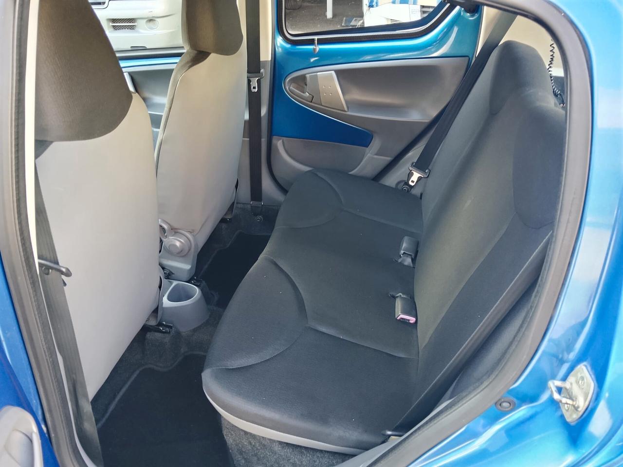 Toyota Aygo 1.0 12V VVT-i 5 porte Now 2011