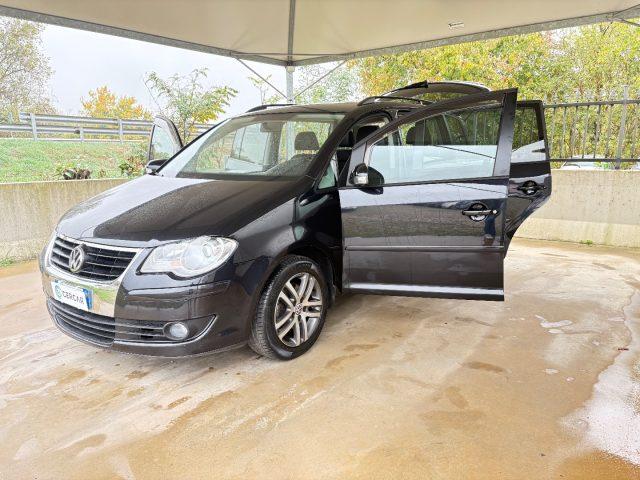 VOLKSWAGEN Touran 1.6 BENZINA FARI FENDI CERCHI IN LEGA OK NEOP