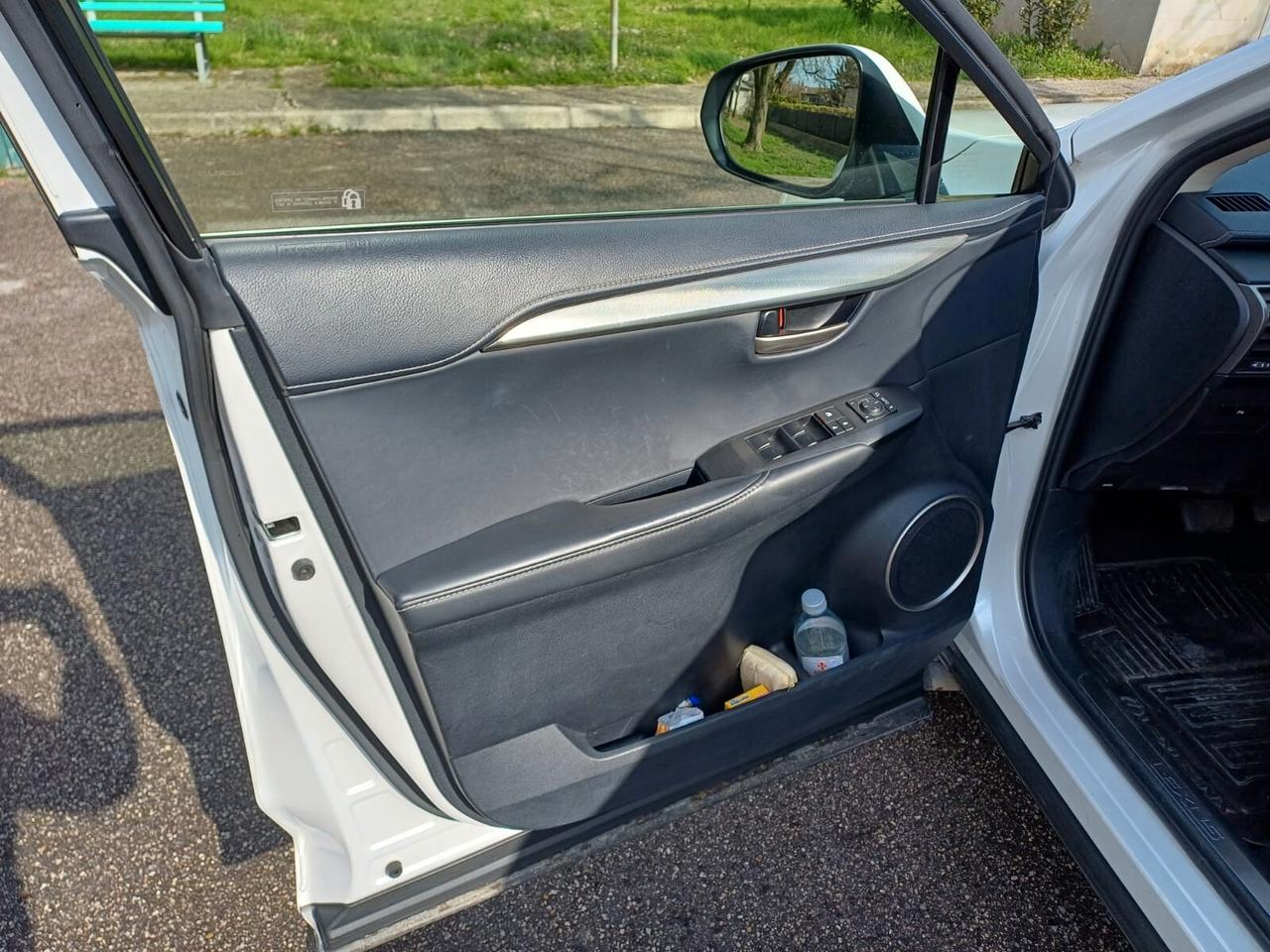 Lexus NX 300h Hybrid 4WD Luxury