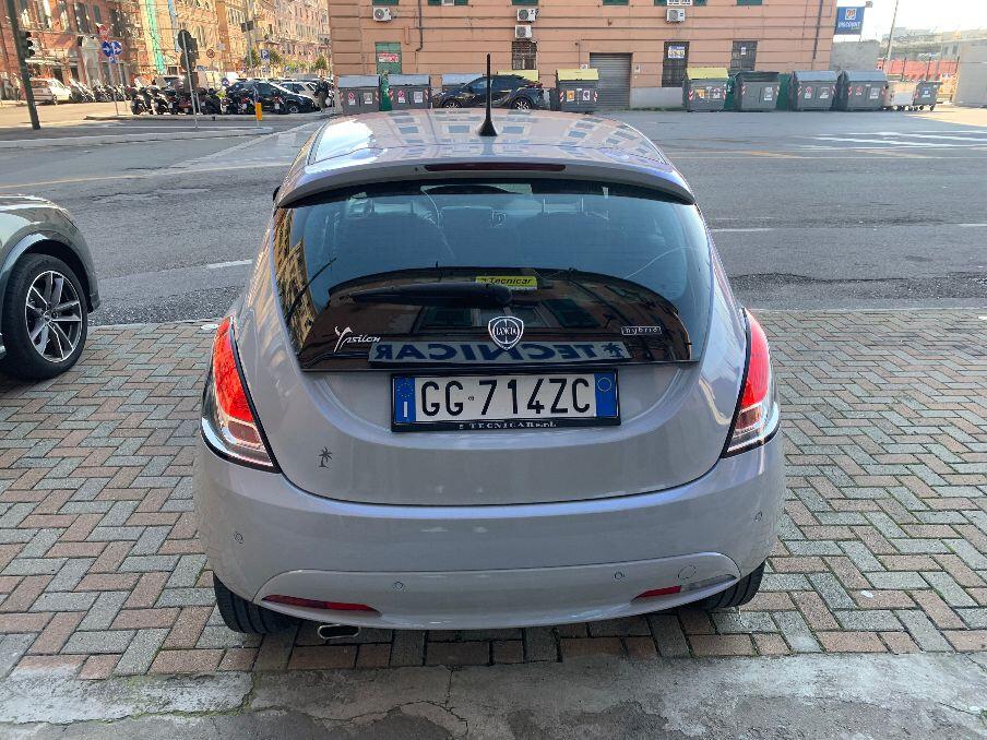 Lancia Ypsilon 1.0 FireFly 5 porte S&S Hybrid Ecochic Gold