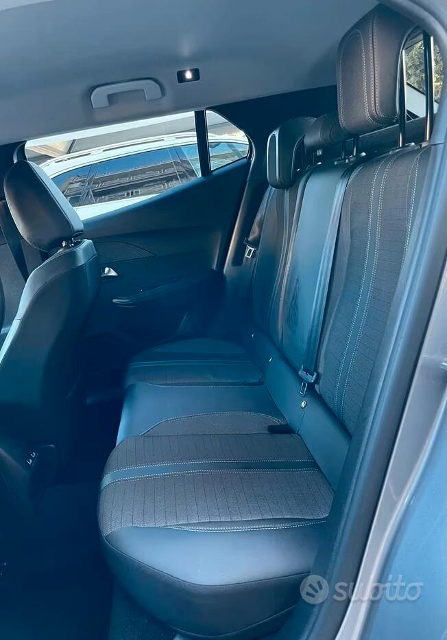 Peugeot 2008 BlueHDi 130 S&S EAT8 Allure
