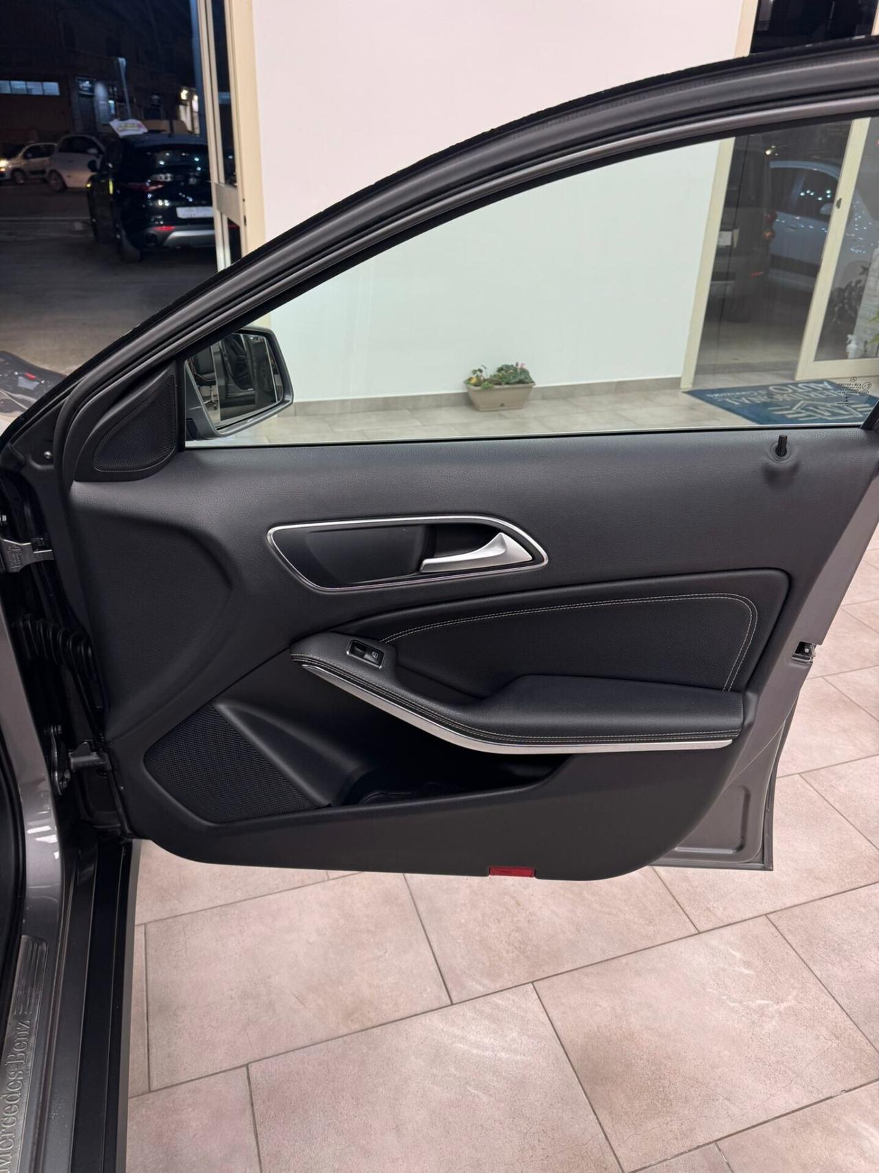 MERCEDES-BENZ GLA 200 D AUTOMATC PREMIUM