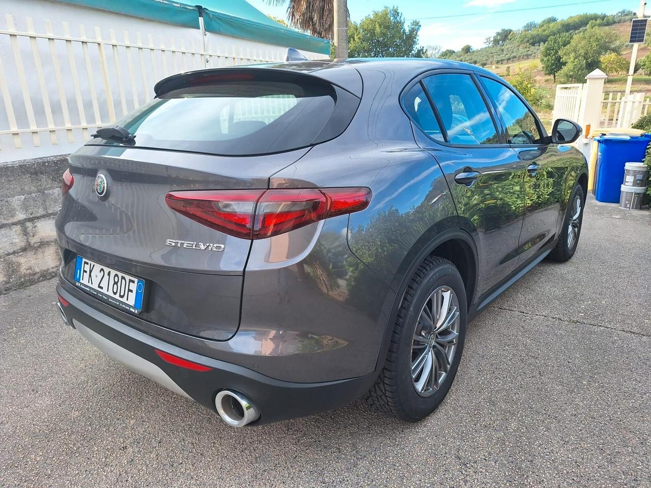 Alfa Romeo Stelvio 2.2 Turbodiesel 210 CV AT8 Q4 Business