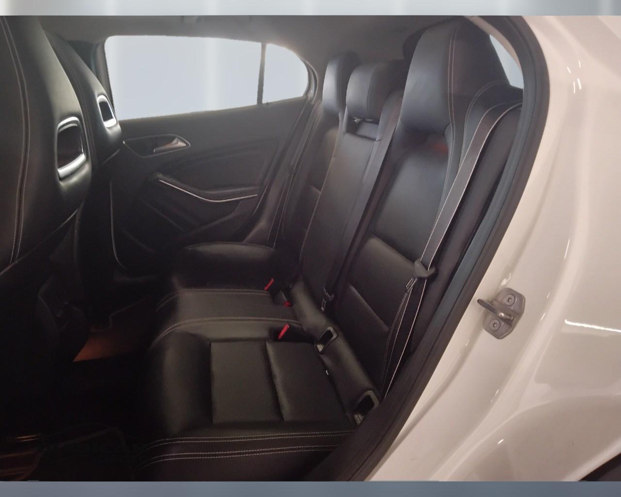 Mercedes-Benz GLA-X156 2017 - GLA 180 Night Edition auto