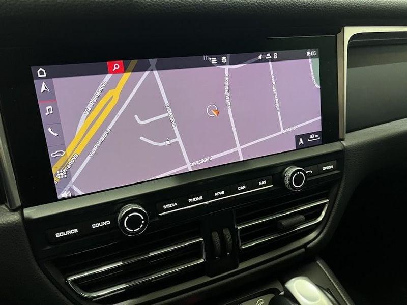Porsche Macan 2.0 iva esposta