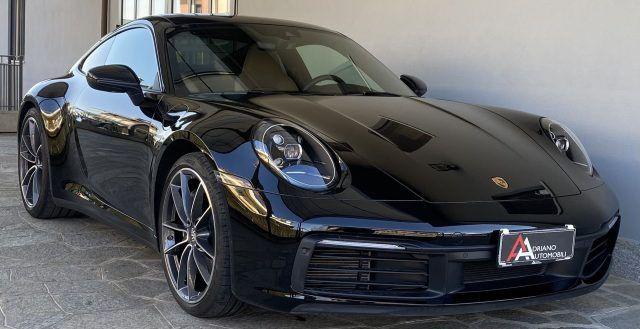 PORSCHE 911 Carrera 4