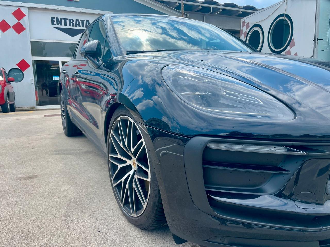 Porsche Macan 2.0 *** VEICOLO SINISTRATO VA IN MOTO ***
