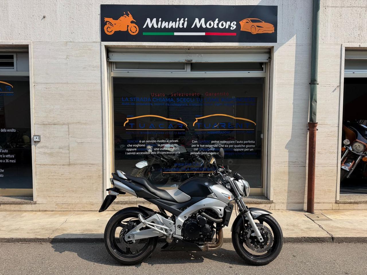 Suzuki GSR 600 ( 2006 - 2011 ) #32