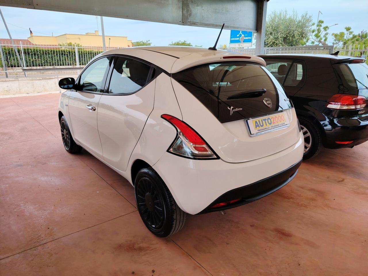 Lancia Ypsilon 1.0 FireFly 5 porte Hybrid Ecochic Silver 5700km
