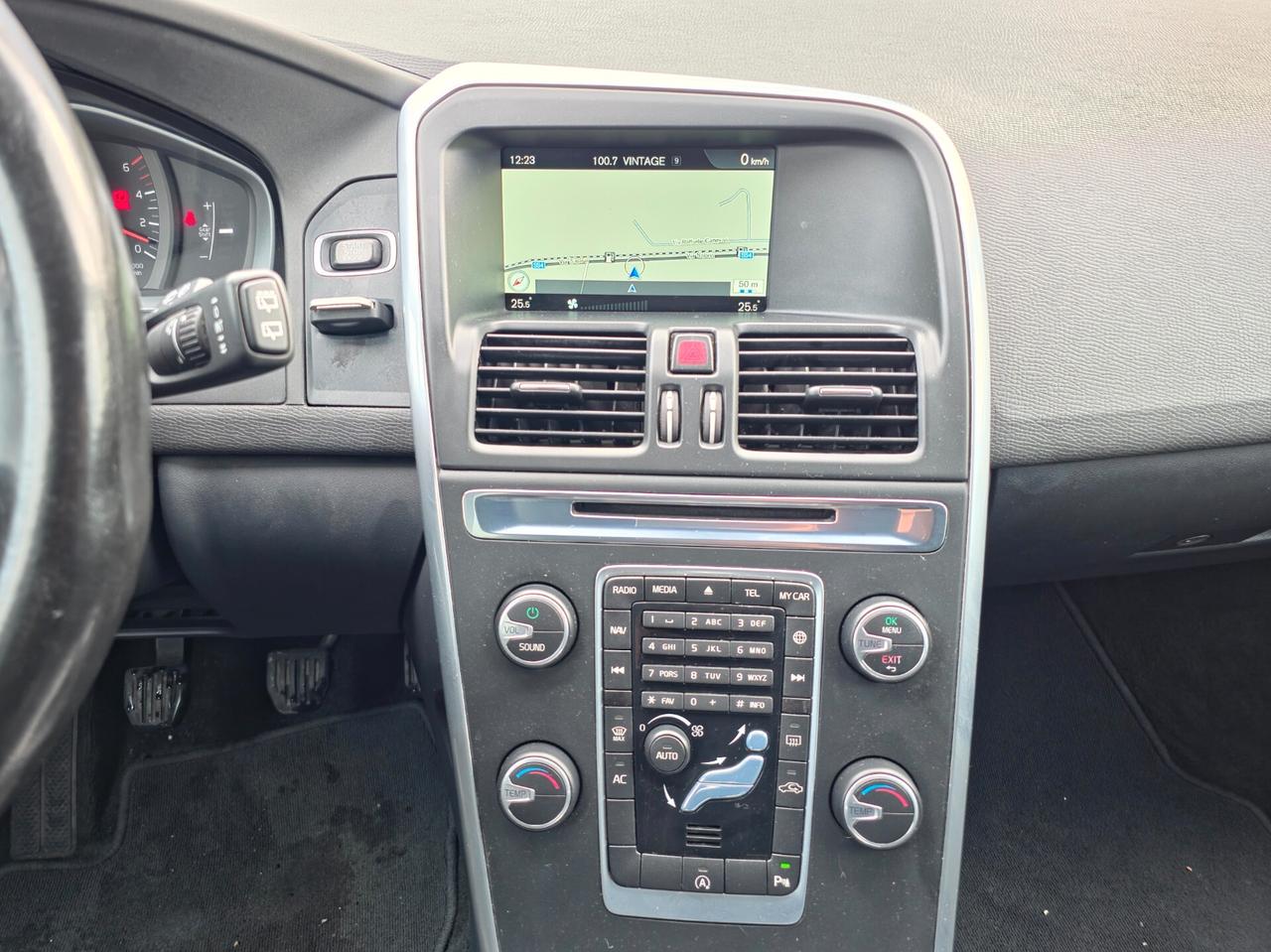 Volvo XC 60 XC60 D4 Summum 2015-E6 Manuale