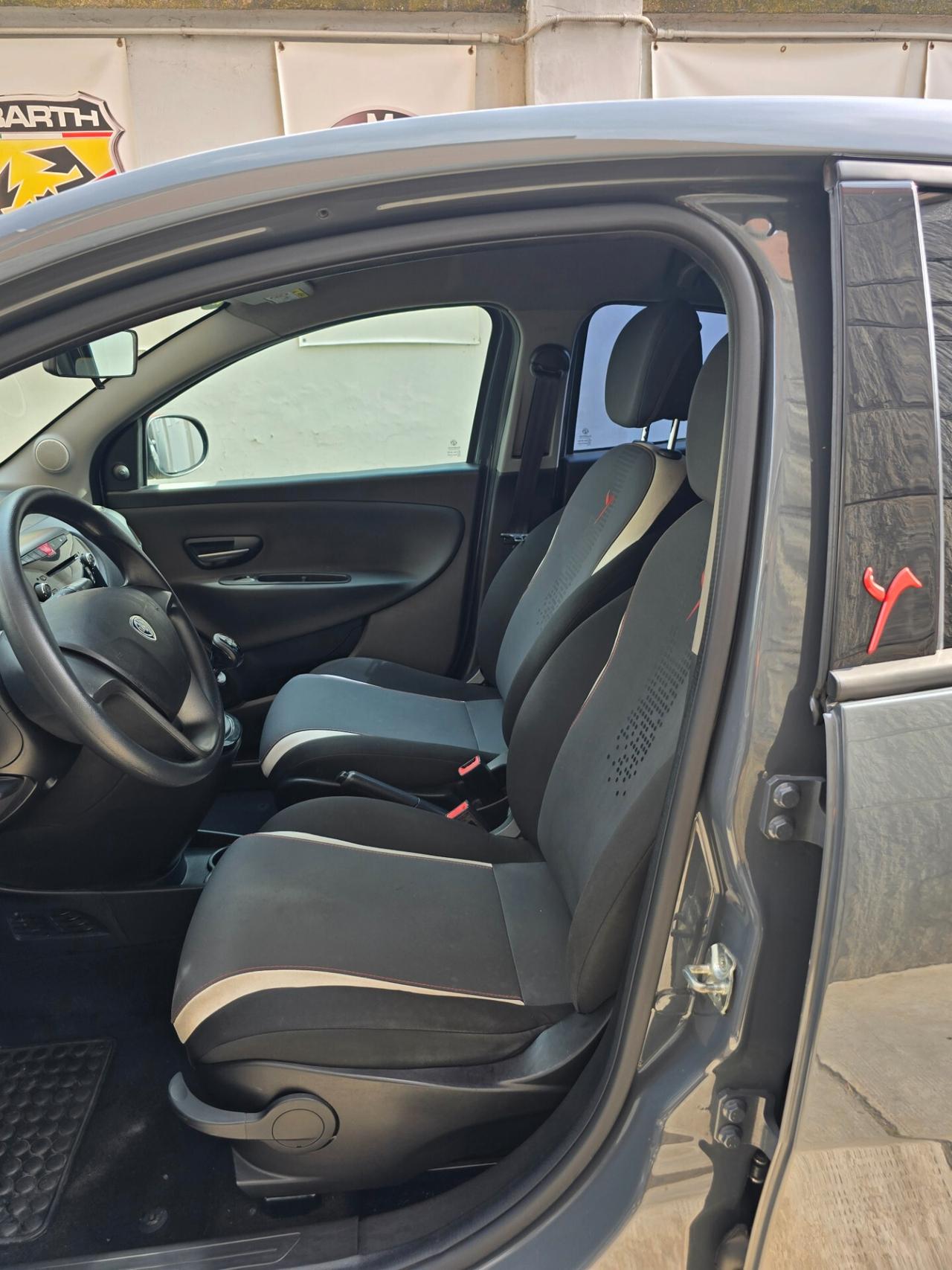 Lancia Ypsilon 1.2 69 CV PERFETTA