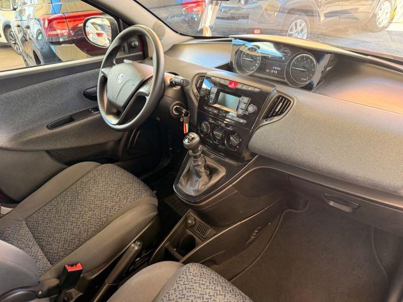 Lancia Ypsilon 1.0 FireFly Hybrid Ecochic Silver + GPL