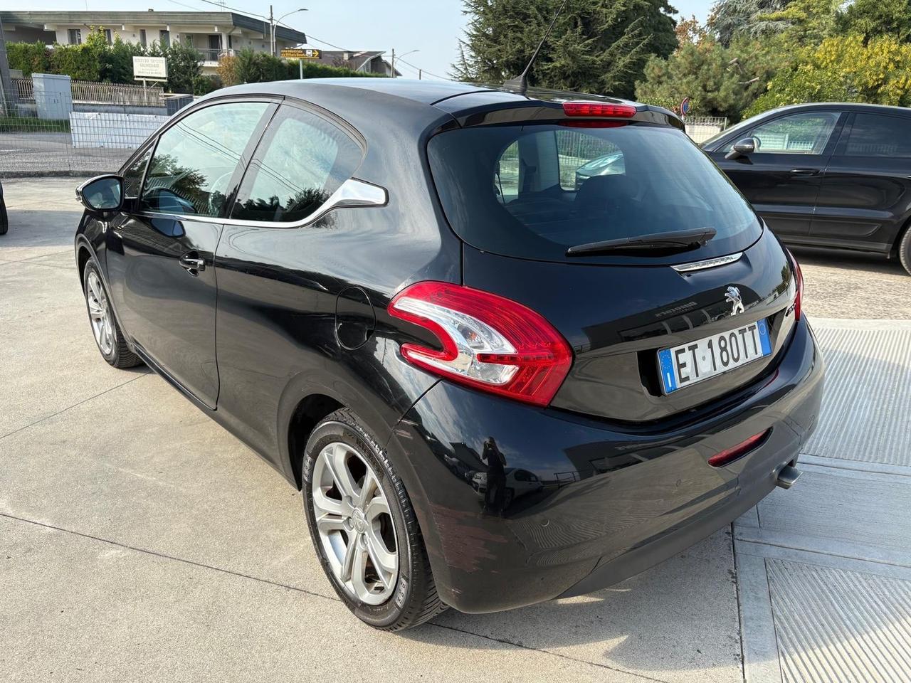 Peugeot 208 VTI ok per NEOPATENTATI