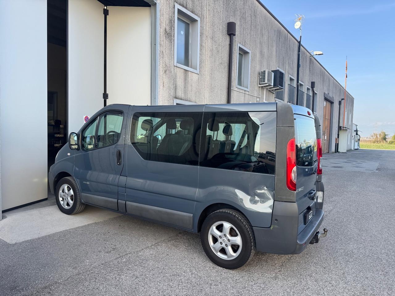 Renault Trafic 2.0 dci 9 posti
