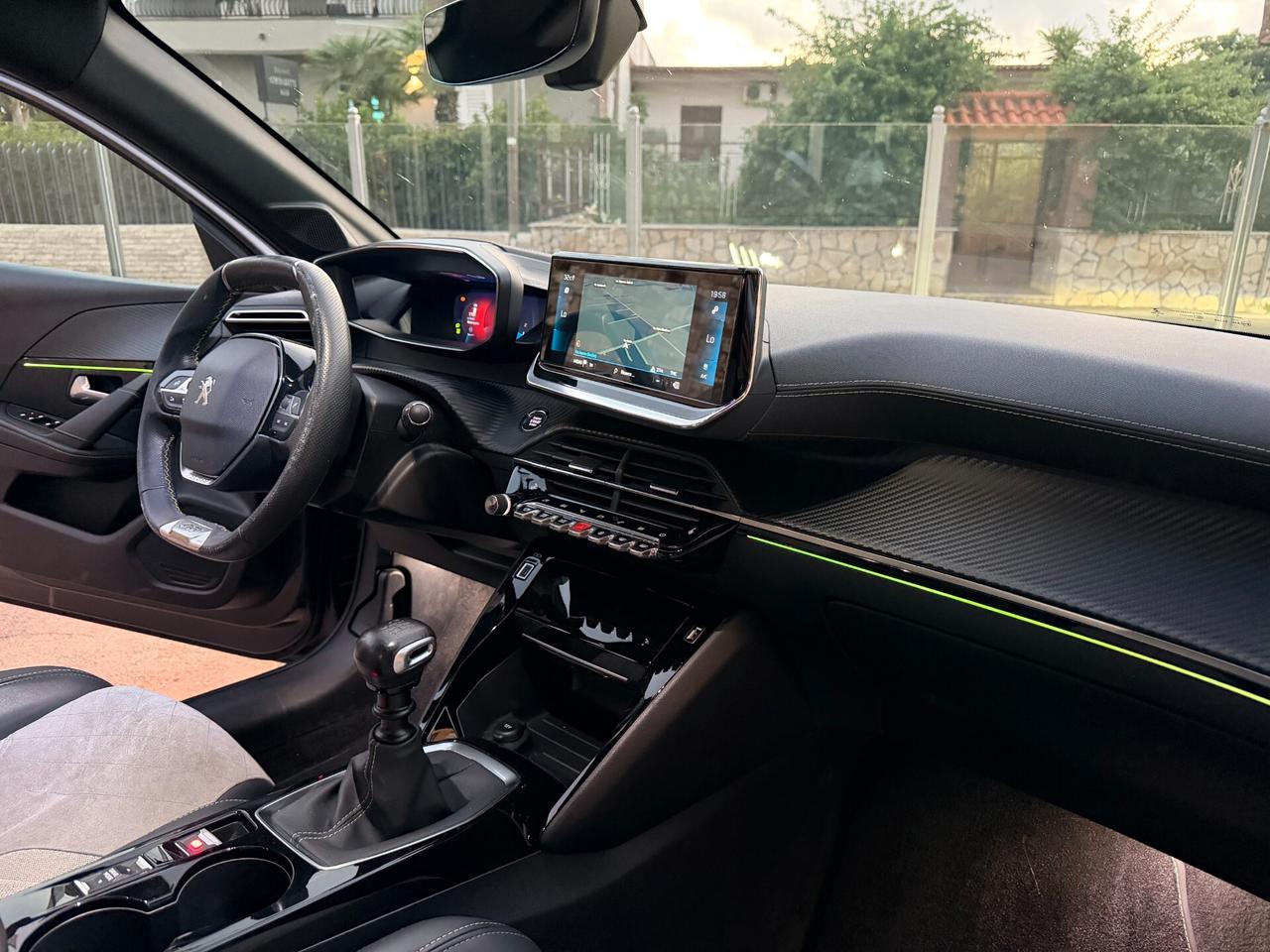 Peugeot 208 BlueHDi 100 CV- GT LINE- 2021-FULL